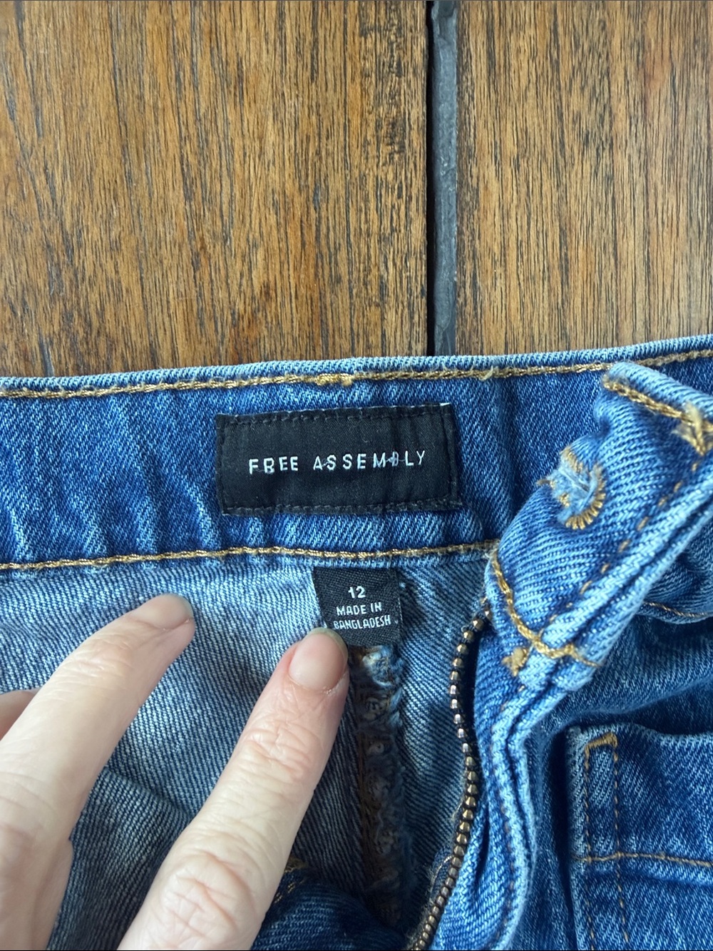 Women's Mid-Blue Denim Jean Shorts with Front Patch Pockets - Picture 3 of 3